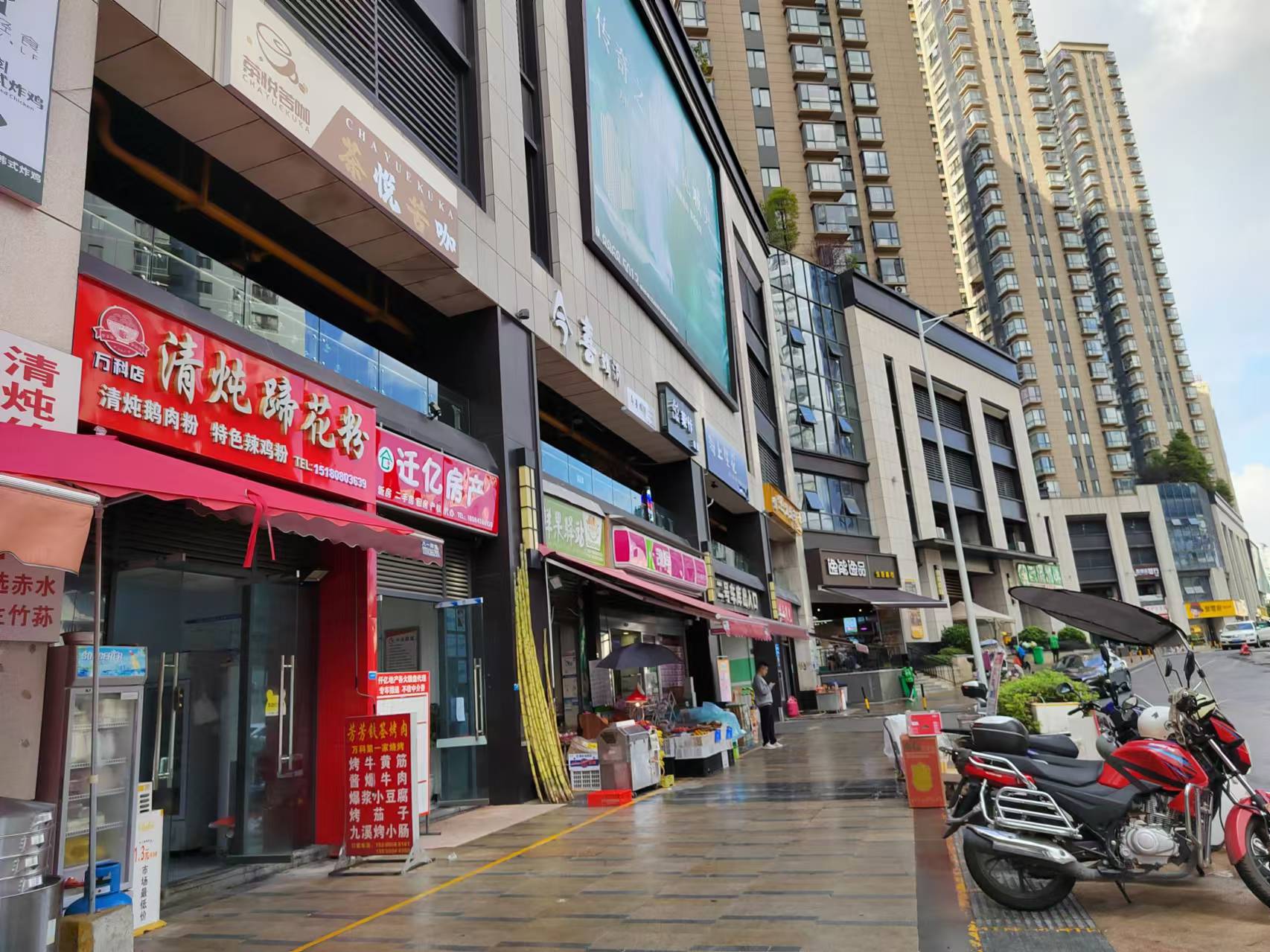云岩大营坡万科翡翠45平有外摆区咖啡店转让
